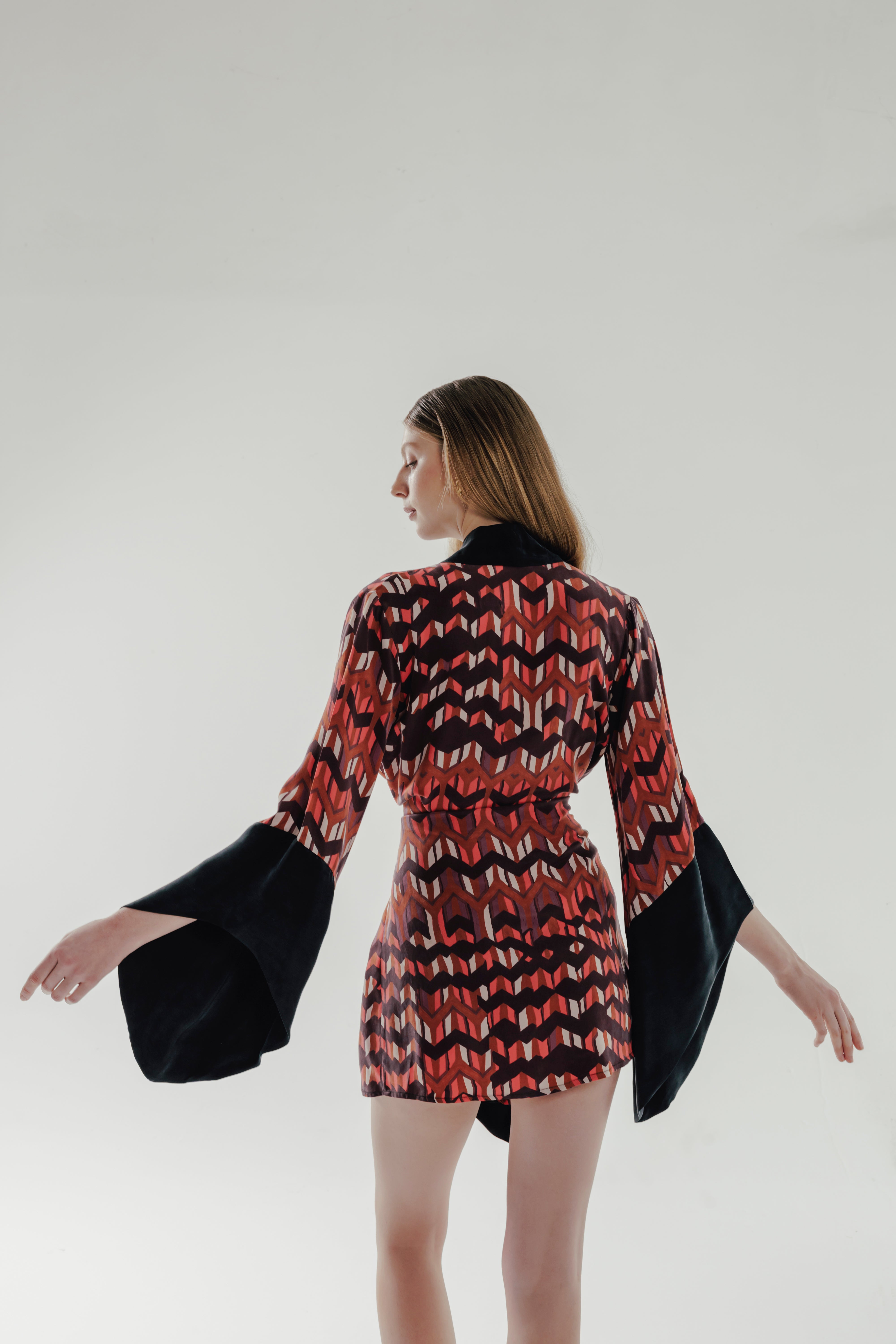 JUDE % 100 Vegan Silk Printed Mini Kimono